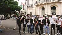 فعالان حقوق بشری مقابل سفارت امارات در لندن تجمع كردند