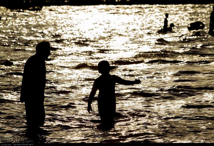 رهایی ۴۲۲ نفر از مرگ حتمی در دریای خزر