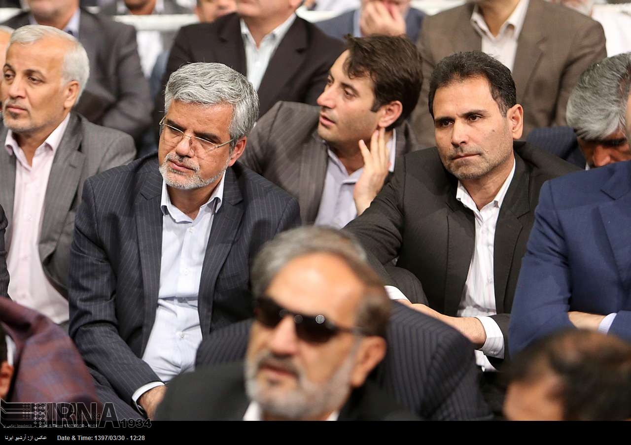 تہران، قائد انقلاب آیت اللہ خامنہ ای کی ایرانی اراکین مجلس سے ملاقات کی تصویری جھلکیاں تہران، قائد انقلاب آیت اللہ خامنہ ای کی ایرانی اراکین مجلس سے ملاقات کی تصویری جھلکیاں