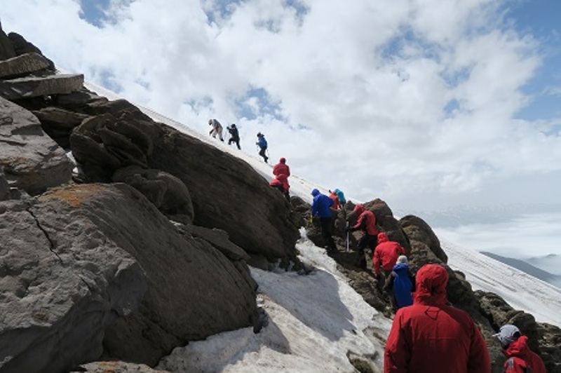 كوهنوردان جهرمي به قله‌ سيالان استان قزوين صعود كردند