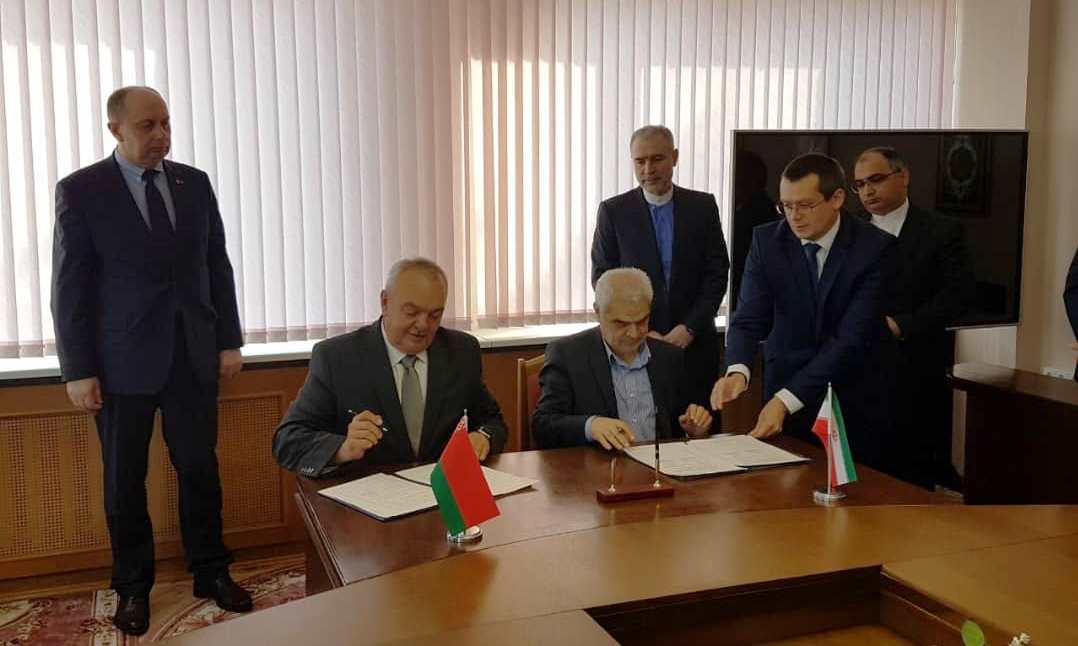 ايران وبيلاروسيا توقعان اتفاقا للتعاون الصناعي ايران وبيلاروسيا توقعان اتفاقا للتعاون الصناعي
