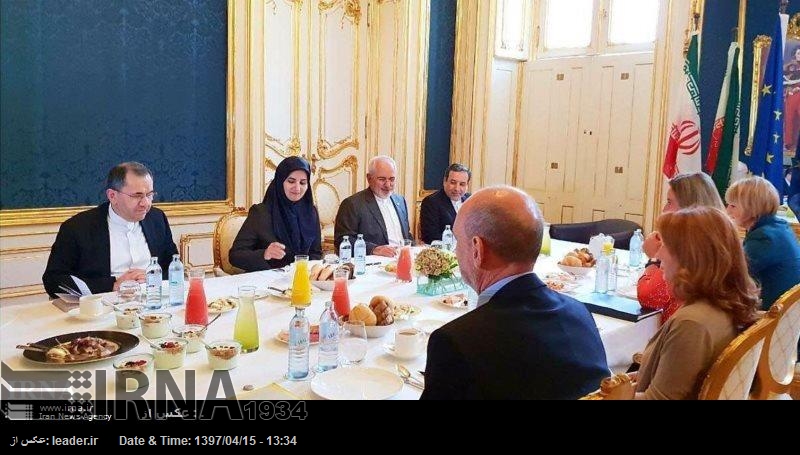 El ministro iraní de Exteriores y la jefa de Política Exterior de la UE discuten sobre el acuerdo nuclear El ministro iraní de Exteriores y la jefa de Política Exterior de la UE discuten sobre el acuerdo nuclear