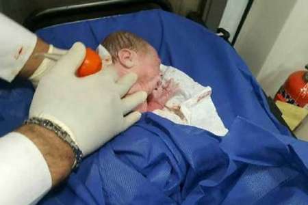 نوزادي در آمبولانس 115 مهاباد متولد شد