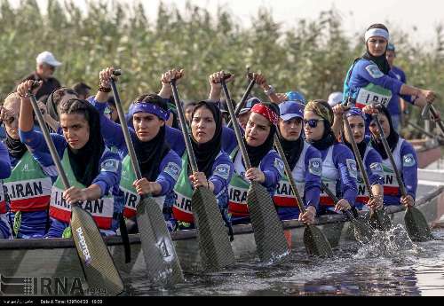 Competiciones femeninas de Dragón Boat en el norte de Irán