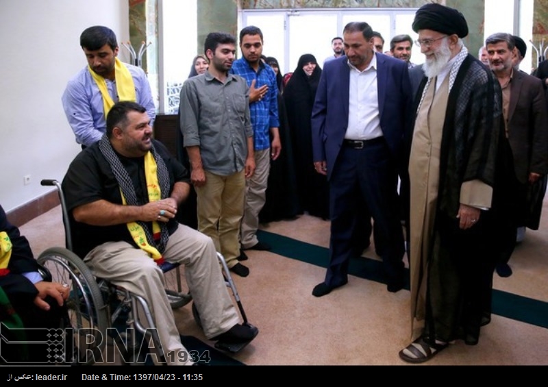 El Ayatolá Jamenei recibe a los veteranos de guerra de Hezbolá El Ayatolá Jamenei recibe a los veteranos de guerra de Hezbolá