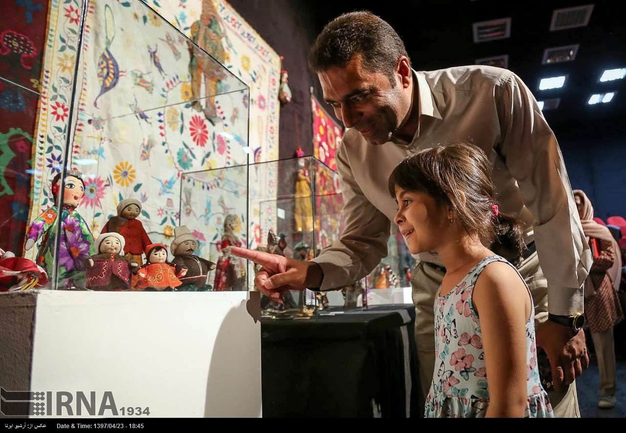 Ausstellung nationaler Puppen im Iran Ausstellung nationaler Puppen im Iran