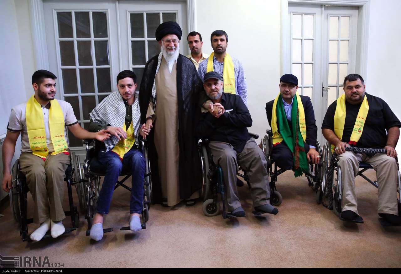 Irans Revolutionsführer empfängt Kriegsveteranen der Hisbollah Irans Revolutionsführer empfängt Kriegsveteranen der Hisbollah