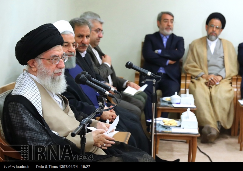 El Ayatolá Jamenei anima a impulsar la diplomacia exterior El Ayatolá Jamenei anima a impulsar la diplomacia exterior