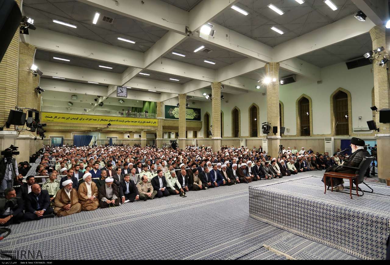 Ayatollah Khamenei empfang am Montag Organisatoren der iranischen Hajj-Organisation Ayatollah Khamenei empfang am Montag Organisatoren der iranischen Hajj-Organisation