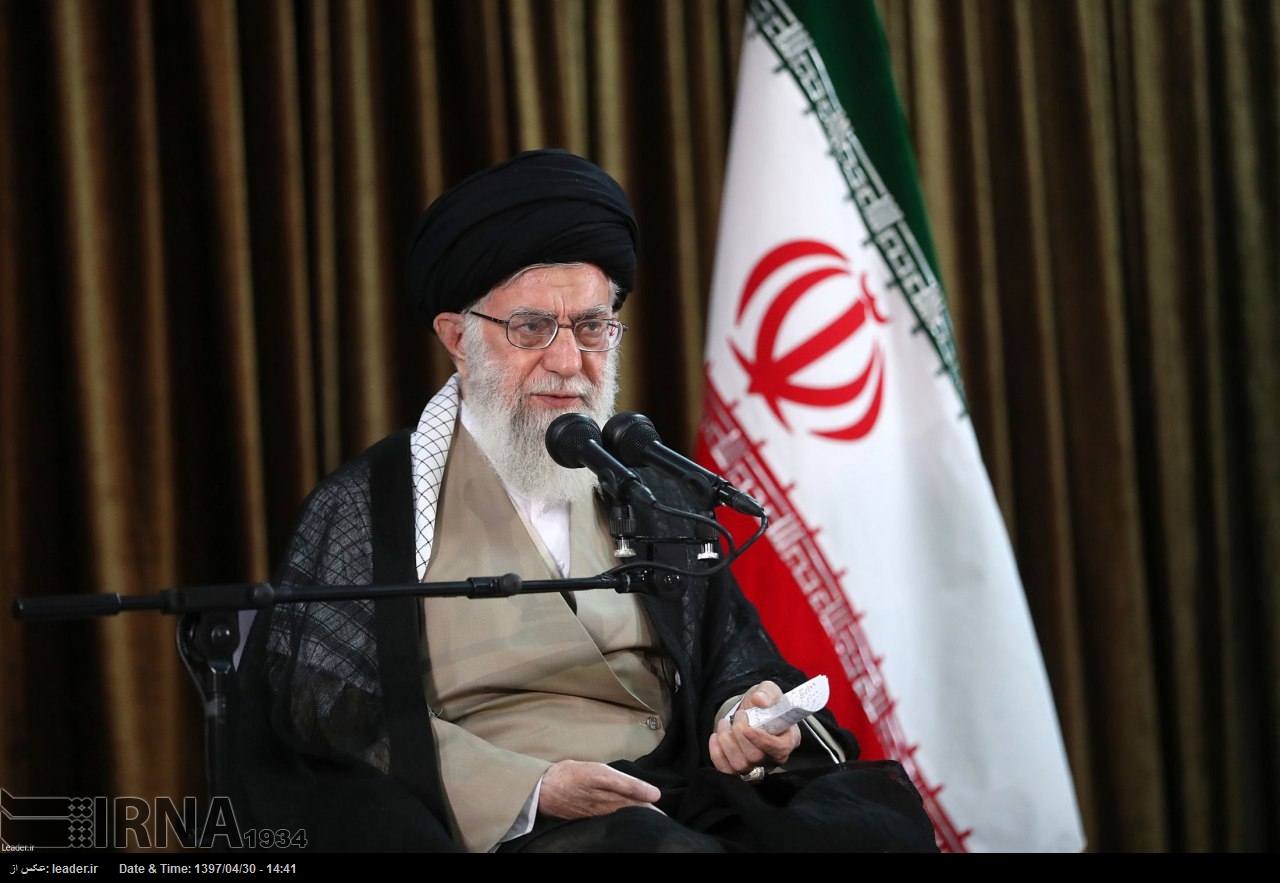 Ayatolá Jamenei: Los problemas de Irán no se resolverán por medio de las negociaciones con EEUU Ayatolá Jamenei: Los problemas de Irán no se resolverán por medio de las negociaciones con EEUU