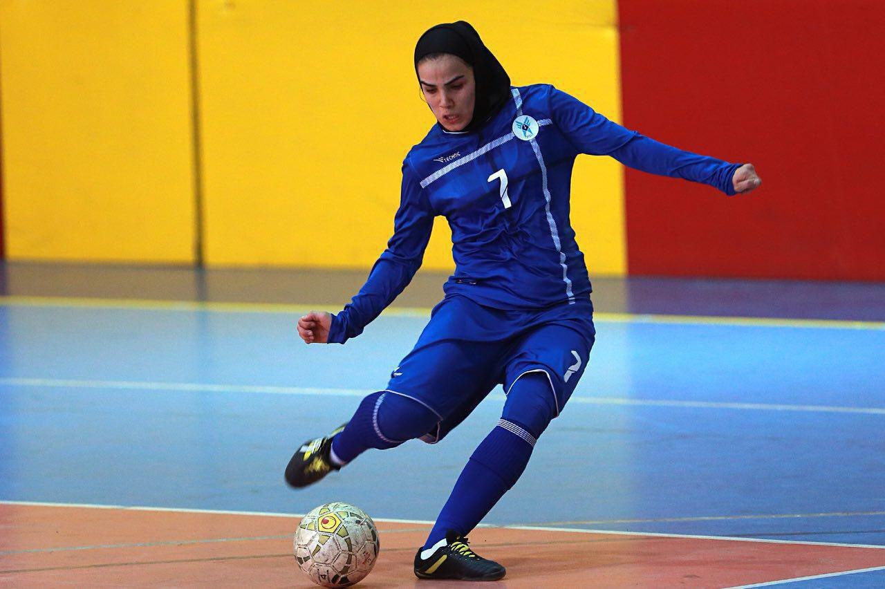 Spanien und Italien wollen iranische Futsal-Spielerin verpflichten Spanien und Italien wollen iranische Futsal-Spielerin verpflichten