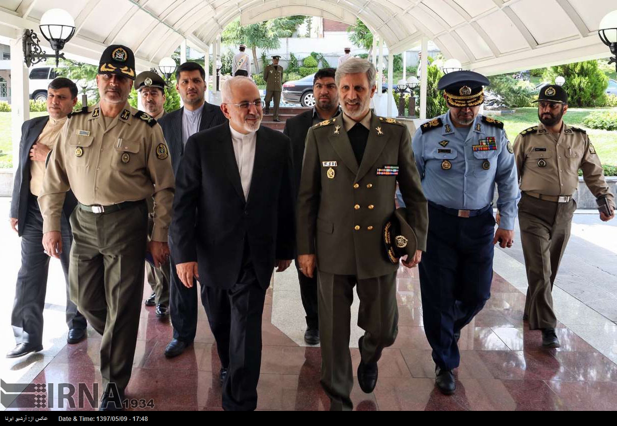 Zarif besucht Errungenschaften des Verteidigungsministeriums Zarif besucht Errungenschaften des Verteidigungsministeriums