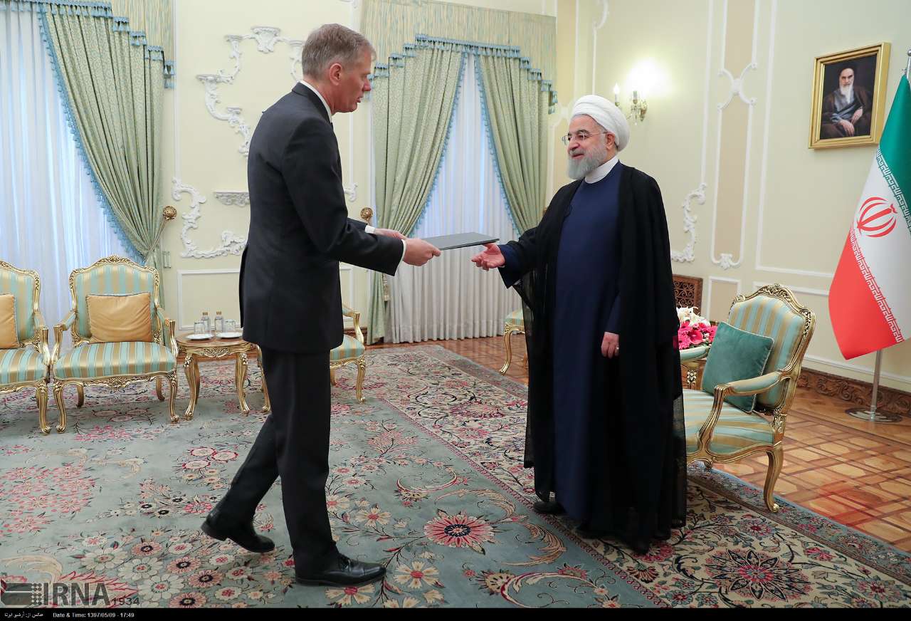 Präsident Rouhani das Beglaubigungsschreiben der Botschafter entgegengenommen Präsident Rouhani das Beglaubigungsschreiben der Botschafter entgegengenommen