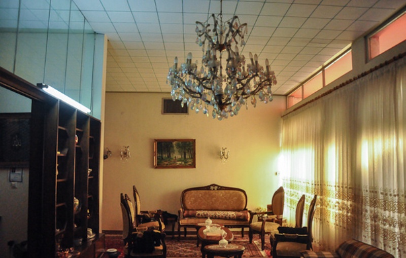 چراغ برای خانه ای كه مرده است چراغ برای خانه ای كه مرده است