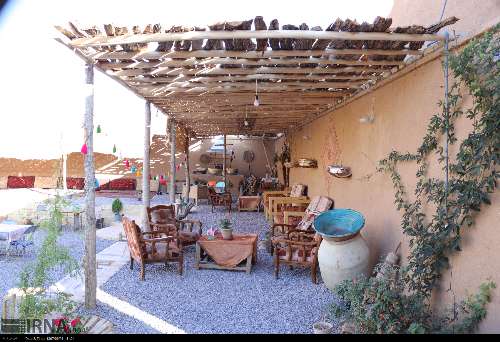 بوم‌گردی‌های شهری استان فارس تبدیل به اقامتگاه سنتی می‌شوند