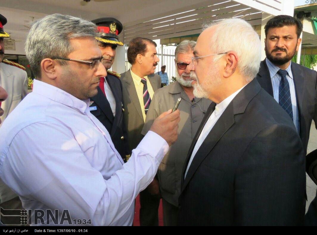 Zarif: İran ve Pakistan’ın bölge güvenliğinin teminindeki işbirliği daha da güçlenmekte Zarif: İran ve Pakistan’ın bölge güvenliğinin teminindeki işbirliği daha da güçlenmekte