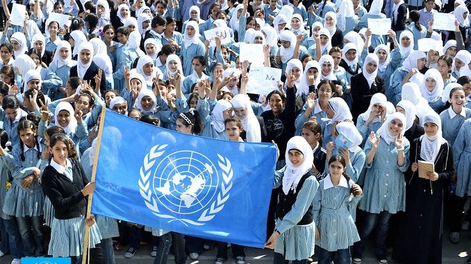 اجماع فلسطيني: قرار الولايات المتحدة الامريكية منع تمويل الأونروا يهدف لتمرير صفقة القرن اجماع فلسطيني: قرار الولايات المتحدة الامريكية منع تمويل الأونروا يهدف لتمرير صفقة القرن