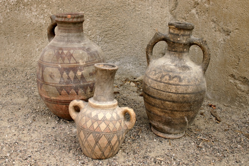الجمارك الايرانية تضبط قطع أثرية خزفية الجمارك الايرانية تضبط قطع أثرية خزفية