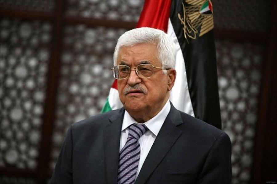 الفلسطينيون يشجبون موقف عباس تجاه الكونفدرالية وفتح تدافع الفلسطينيون يشجبون موقف عباس تجاه الكونفدرالية وفتح تدافع