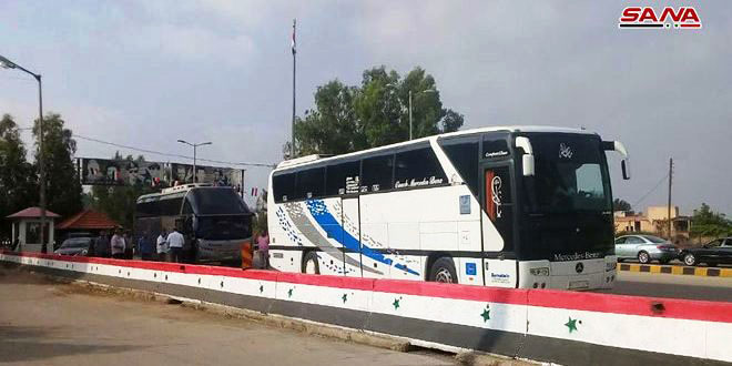 Hundreds of displaced return to Syria from Lebanon Hundreds of displaced return to Syria from Lebanon