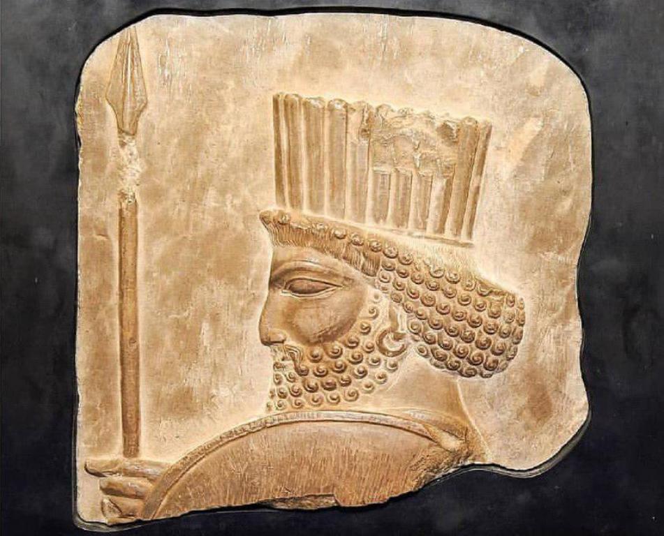 سردیس سرباز هخامنشی به ایران تحویل داده شد سردیس سرباز هخامنشی به ایران تحویل داده شد