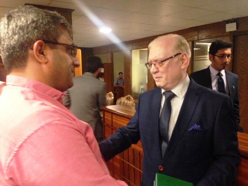 دبلوماسي باكستاني سابق يدعو الي ربط جابهار بميناء غوادر دبلوماسي باكستاني سابق يدعو الي ربط جابهار بميناء غوادر