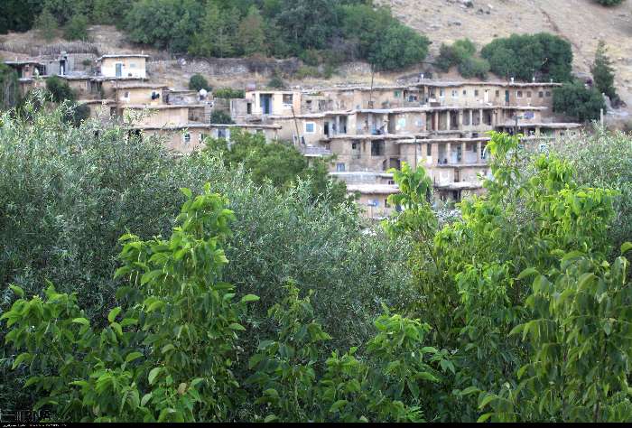 خطر رانش زمین در مسیر روستای گردشگری کریک دنا+ فیلم