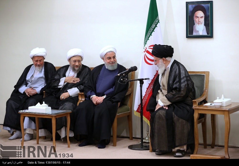Ayetullah Hamenei: Düşman ekonomik savaş ile birlikte medya savaşını da gündemine almıştır Ayetullah Hamenei: Düşman ekonomik savaş ile birlikte medya savaşını da gündemine almıştır