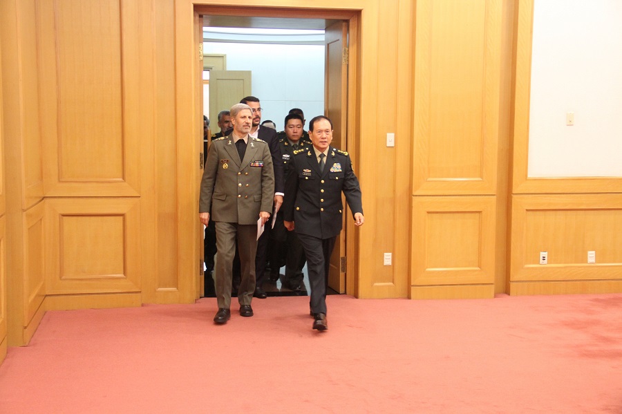 Iran Def. Min. visits China's astronauts training center Iran Def. Min. visits China's astronauts training center