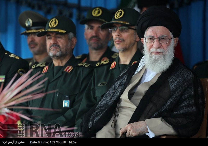 Ayetullah Hamenei: İran milleti Amerika’nın surat asmasından korkmadı ve Amerika’yı hezimete uğrattı Ayetullah Hamenei: İran milleti Amerika’nın surat asmasından korkmadı ve Amerika’yı hezimete uğrattı