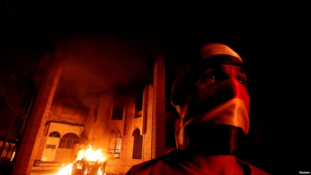 إيران لن تُستفز والحشد الشعبي لن يُستدرج ولن تقع فتنة شيعية شيعية إيران لن تُستفز والحشد الشعبي لن يُستدرج ولن تقع فتنة شيعية شيعية