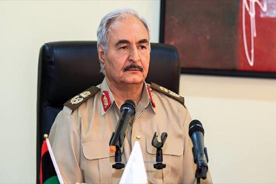 الجنرال الليبي خليفة حفتر يهدد الجزائر بنقل الحرب إليها الجنرال الليبي خليفة حفتر يهدد الجزائر بنقل الحرب إليها