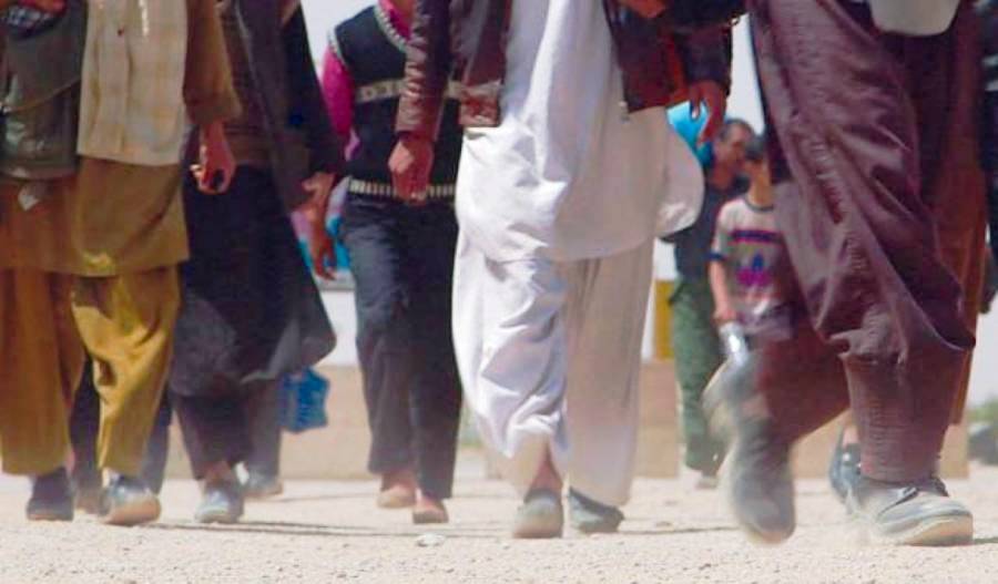 Iran hands over 102 illegal immigrants to Pakistan Iran hands over 102 illegal immigrants to Pakistan