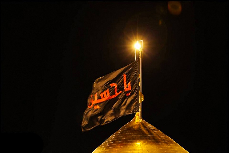 العتبات المقدسة في العراق ترفع الرايات السوداء علي قبابها الطاهرة ايذانا ببدء شهر الحزن العتبات المقدسة في العراق ترفع الرايات السوداء علي قبابها الطاهرة ايذانا ببدء شهر الحزن