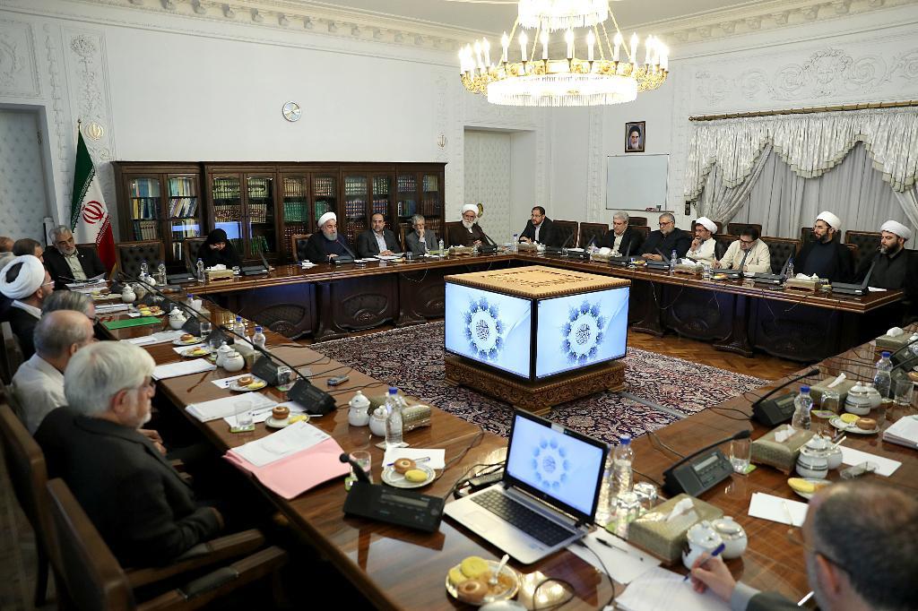 الرئیس روحانی: الحكومة تعكف علي حل مشاكل الشعب الرئیس روحانی: الحكومة تعكف علي حل مشاكل الشعب