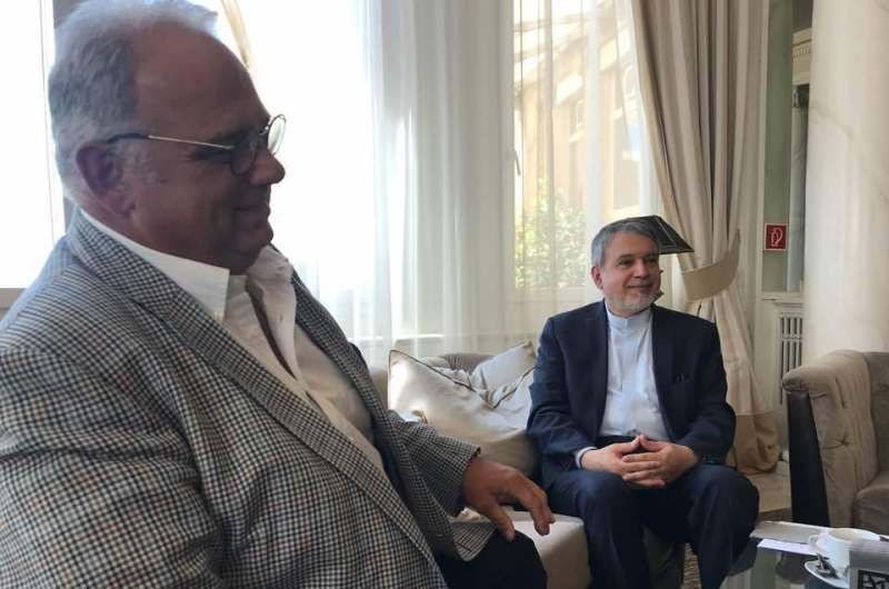 ايران والاتحاد العالمي للمصارعة يتطلعان إلي تعزيز التعاون المشترك ايران والاتحاد العالمي للمصارعة يتطلعان إلي تعزيز التعاون المشترك