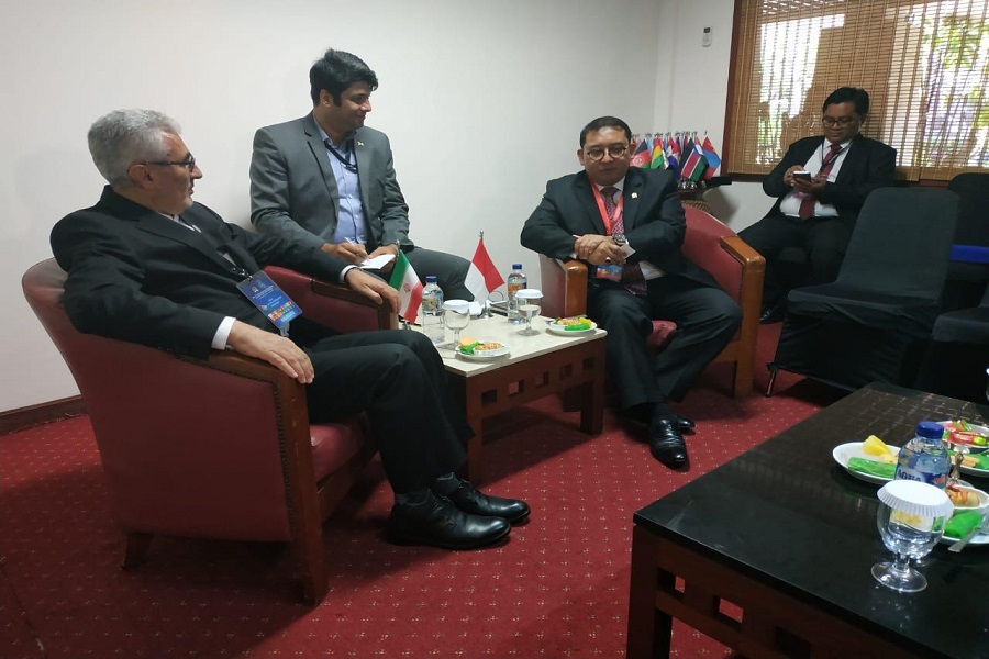 Iranian, Indonesian MPs call for development of ties Iranian, Indonesian MPs call for development of ties