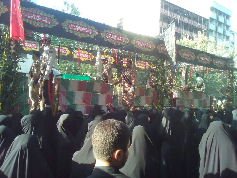 انطلاق مراسم تشییع الرفات الطاهرة لـ 135 شهیدا فی طهران انطلاق مراسم تشییع الرفات الطاهرة لـ 135 شهیدا فی طهران
