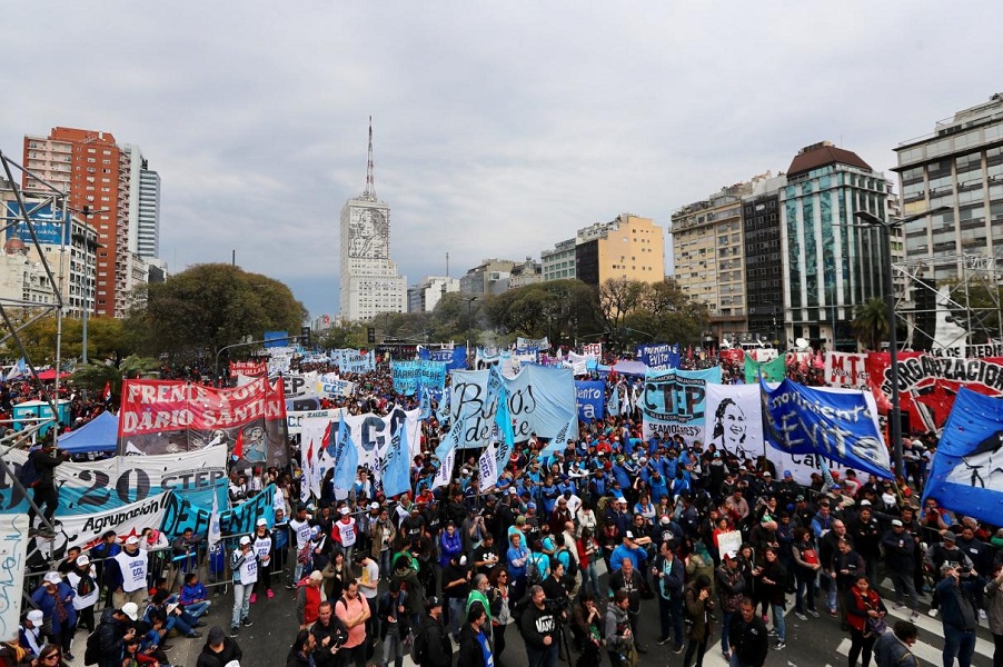 آرژانتيني ها در اعتراض به تدابير رياضتي تظاهرات كردند