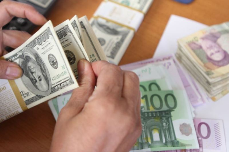 هناك مخطط امريكي مشترك لزعزعة سوق العملة الصعبة في ايران هناك مخطط امريكي مشترك لزعزعة سوق العملة الصعبة في ايران