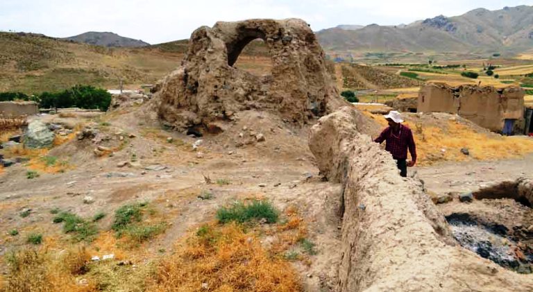 نجات تپه باستاني در كردستان از نابودي