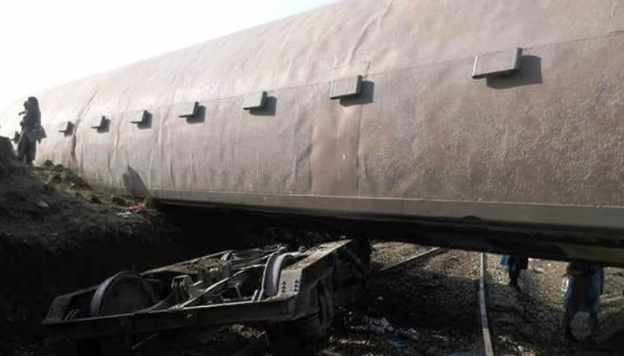 20 injured as Peshawar train derails near Attock Pakistan 20 injured as Peshawar train derails near Attock Pakistan