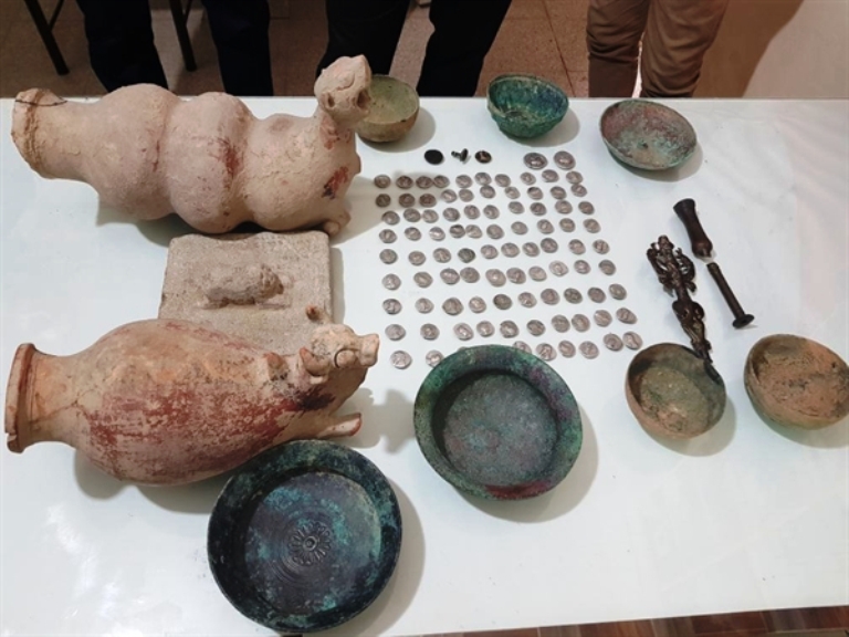 2,000-year old antiques seized in western Iran 2,000-year old antiques seized in western Iran