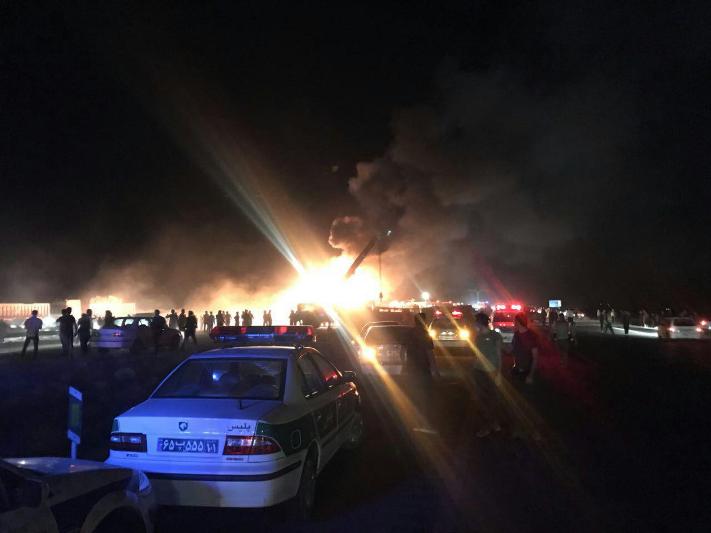 Iran: Au moins 19 morts dans un accident entre un bus et un tanker Iran: Au moins 19 morts dans un accident entre un bus et un tanker