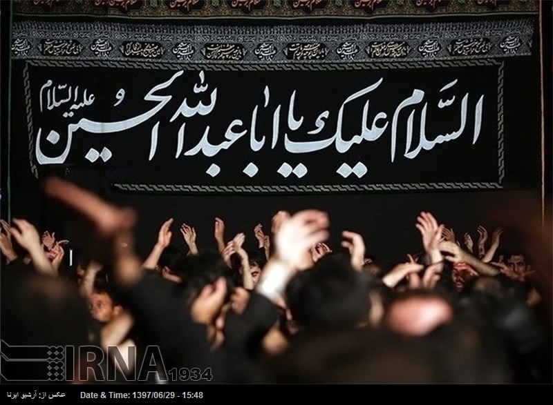 İslam İnkılabı Rehberinin katılımıyla Aşura gecesi töreni düzenlendi İslam İnkılabı Rehberinin katılımıyla Aşura gecesi töreni düzenlendi