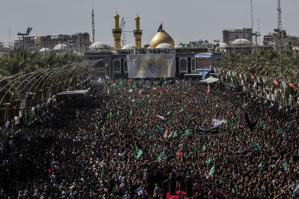 الملايين يحيون ذكري استشهاد الإمام الحسين في كربلاء الملايين يحيون ذكري استشهاد الإمام الحسين في كربلاء