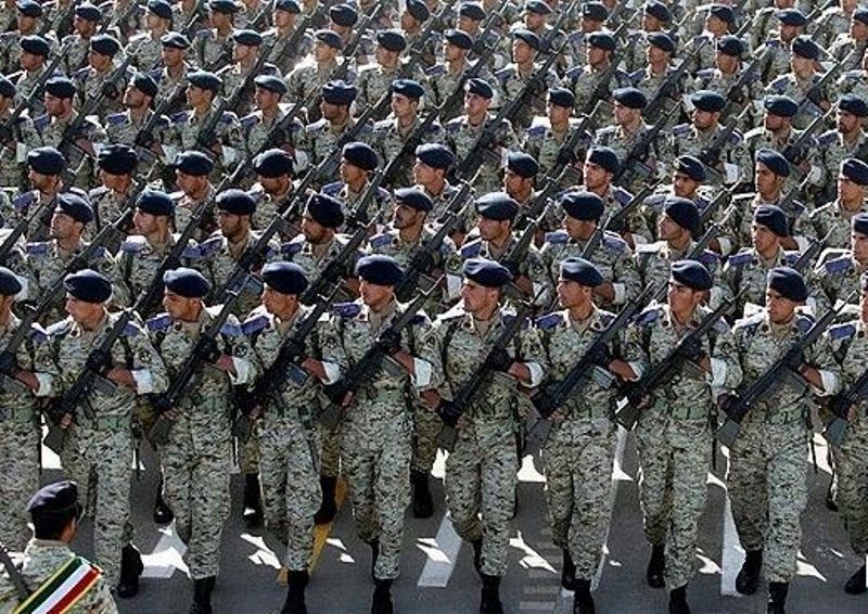 استعراض الوحدات النموذجية في اسبوع الدفاع المقدس استعراض الوحدات النموذجية في اسبوع الدفاع المقدس