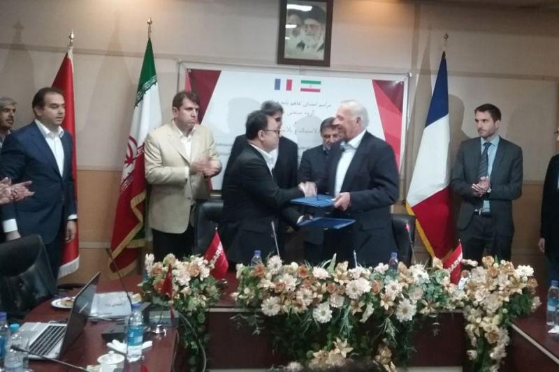 ایران دانش فنی تولید تایر از فرانسه می آورد ایران دانش فنی تولید تایر از فرانسه می آورد