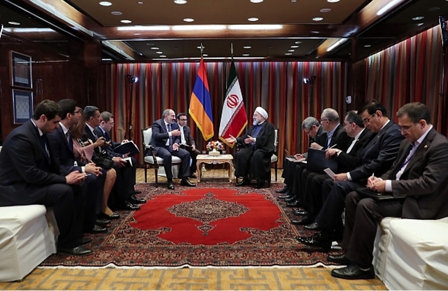رئيس وزراء ارمينيا يبحث مع روحاني بشان القضايا الثنائية والتعاون الاقليمي رئيس وزراء ارمينيا يبحث مع روحاني بشان القضايا الثنائية والتعاون الاقليمي