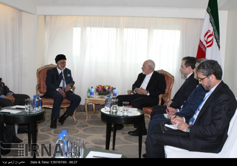 Zarif, Hindistan ve Umman Dışişleri Bakanları ile görüştü Zarif, Hindistan ve Umman Dışişleri Bakanları ile görüştü